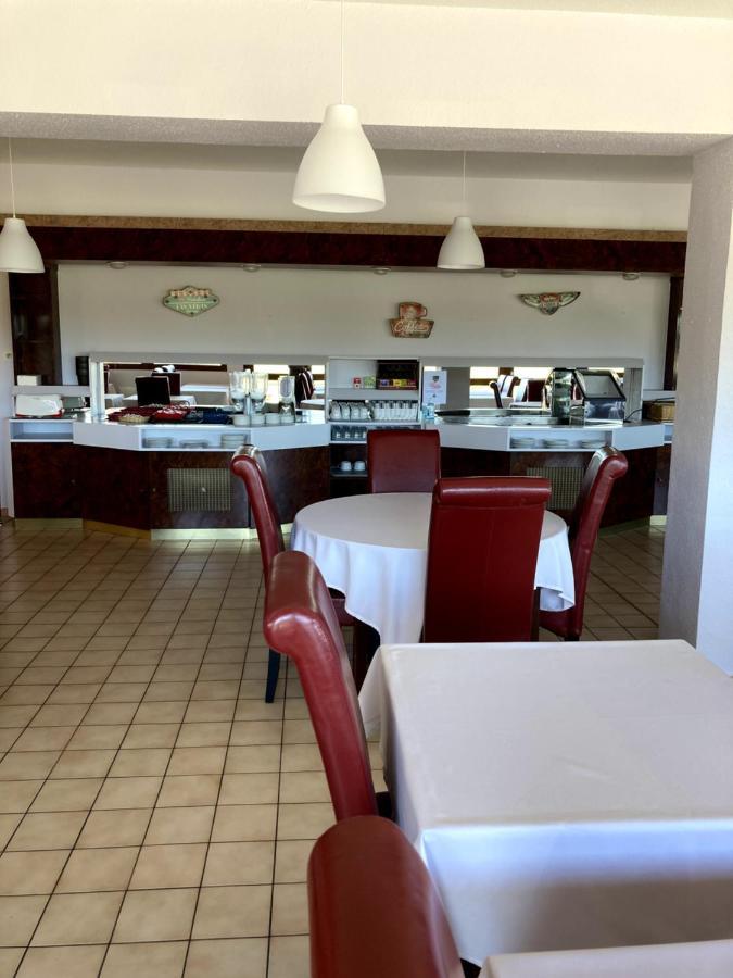 Brit Hotel Essentiel Moulins Avermes Buitenkant foto