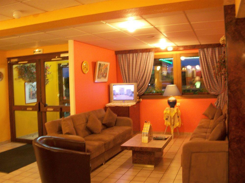 Brit Hotel Essentiel Moulins Avermes Buitenkant foto