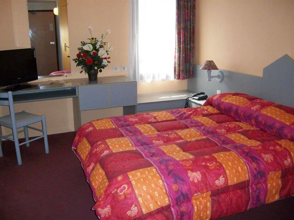 Brit Hotel Essentiel Moulins Avermes Buitenkant foto